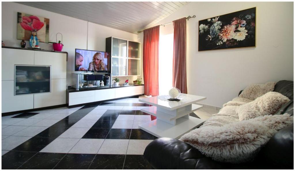 Mikelin Primošten Exterior foto
